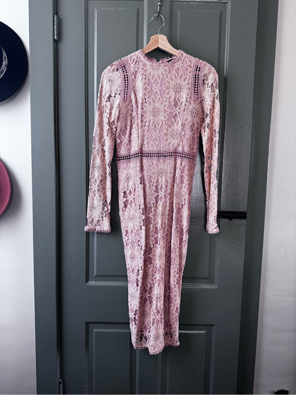 PrettyLittleThing Dusty Pink Lace Long Sleeve Midi Dress
